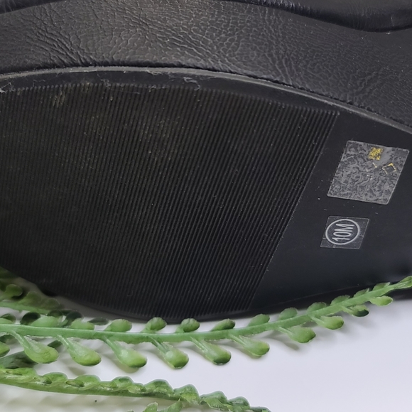 Chinese Laundry Black Wedges - Picture 8 of 8